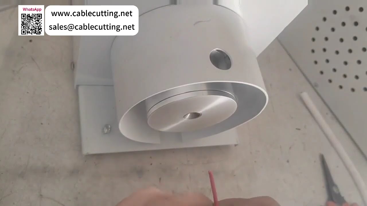 Máquina totalmente elétrica para decapagem e torção de cabos de 16 AWG com comprimento de 5 mm.