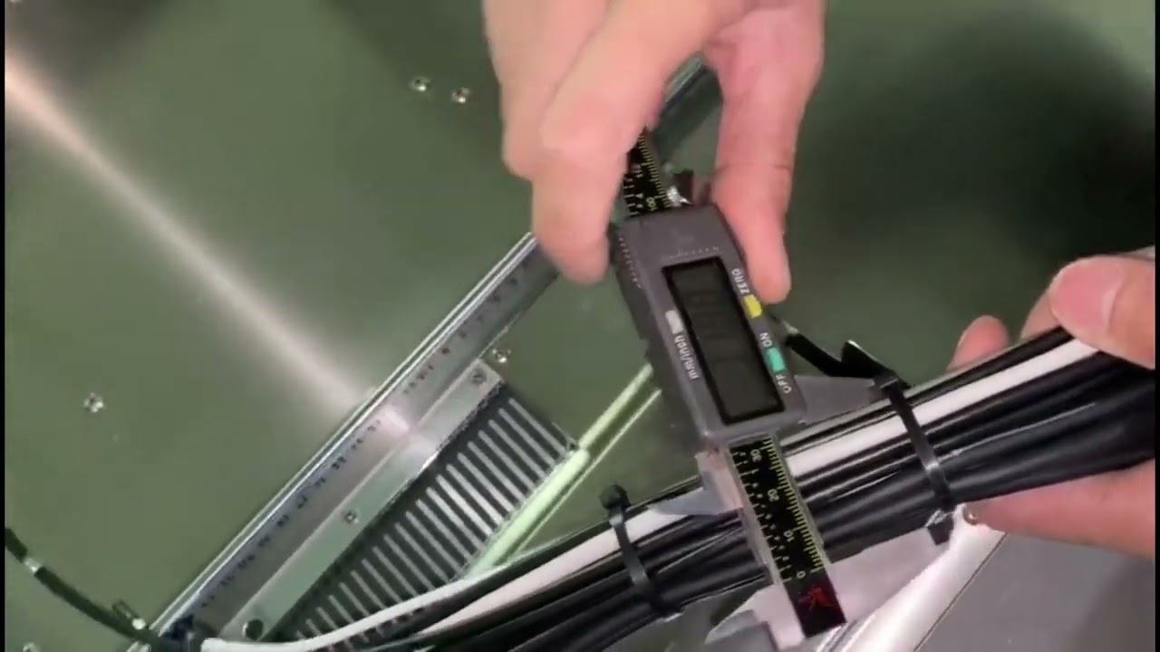 Máquina Automática de Bridas de Nailon Autoblocantes Ajustables | Empaquetado Eficiente de Cables