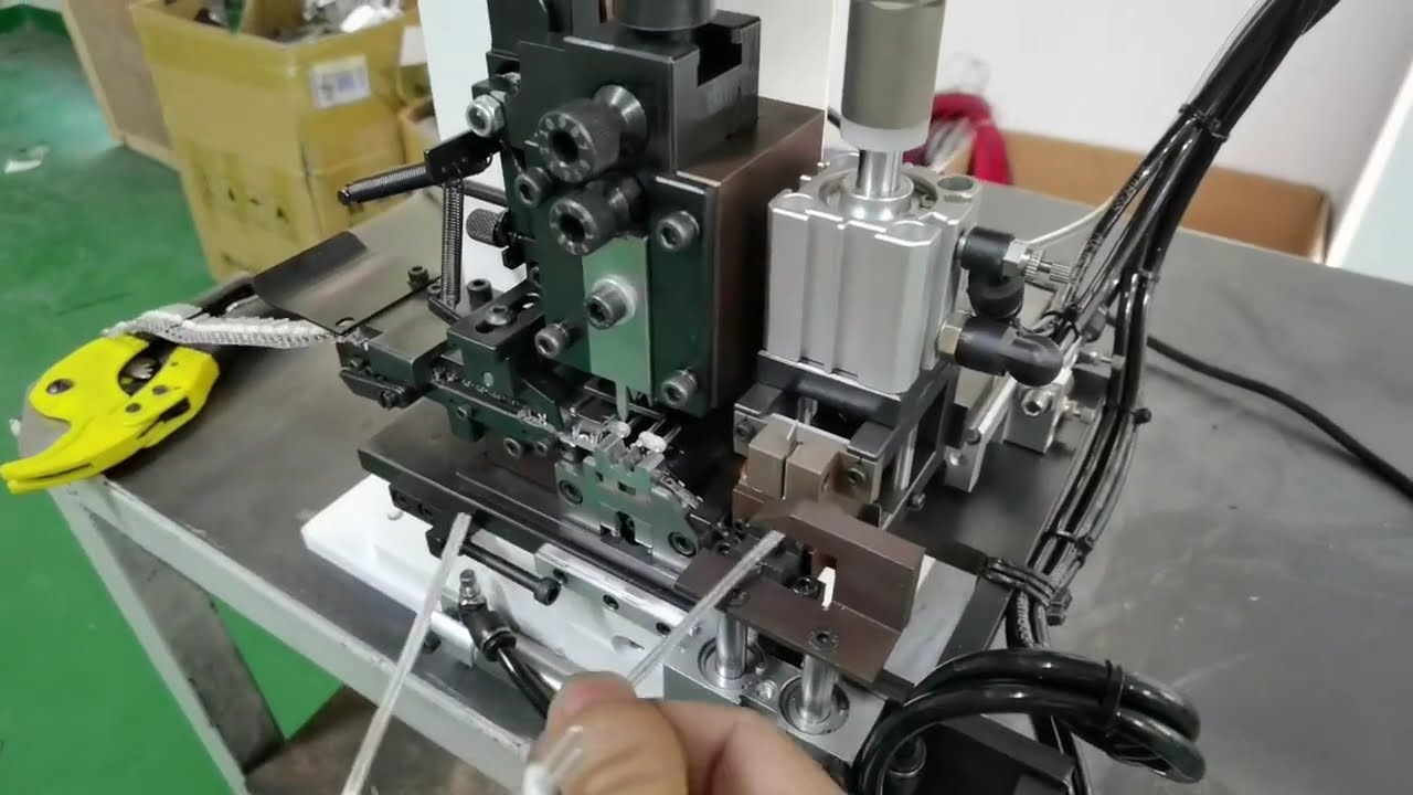 Parallel Wire Splitting End Stripping and Crimping All in One