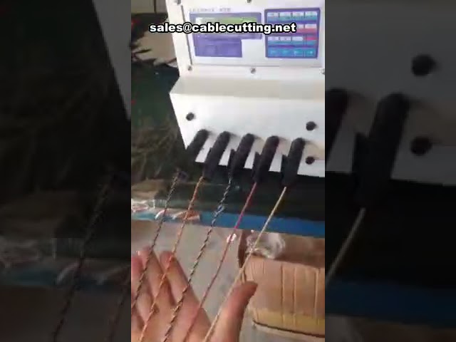 Máquina trenzadora con pinzas de sujeción y cinco mandriles para torsión y atado de cables
