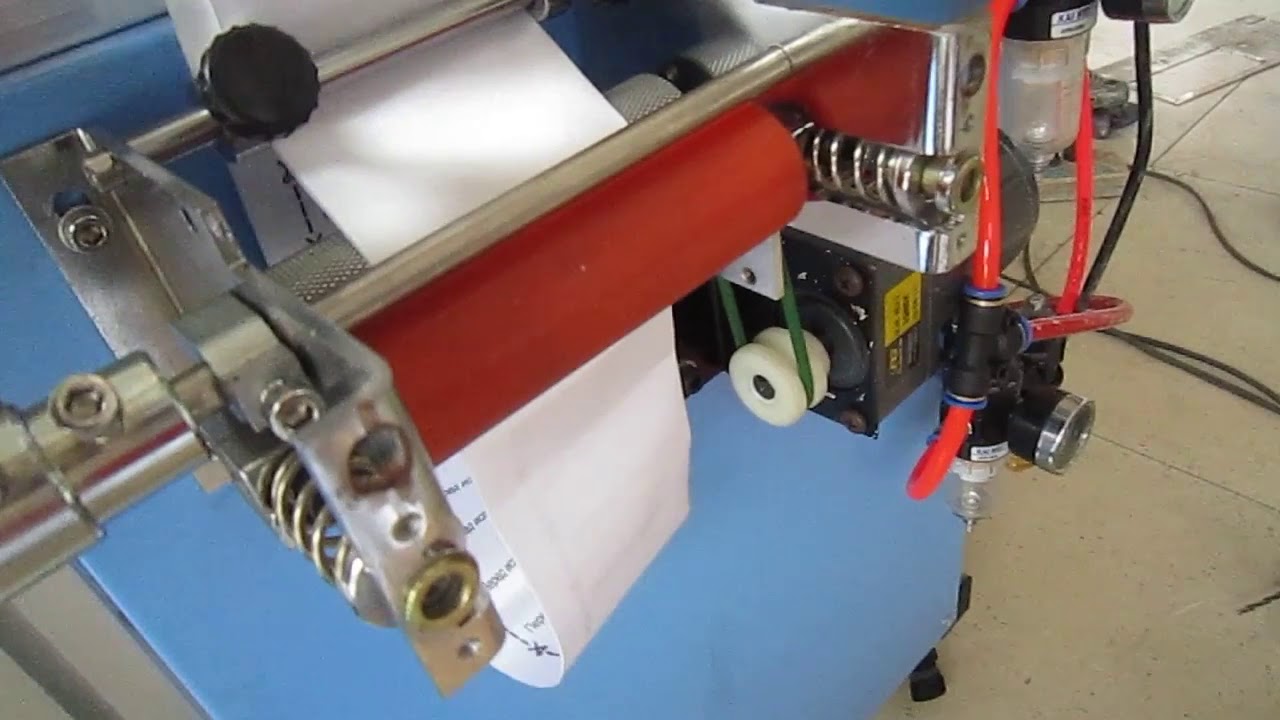 ZCUT 220: Máquina de corte ultrasónica para etiquetas textiles de raso blanco, ideal para etiquetas tejidas y logos de impresoras TTR