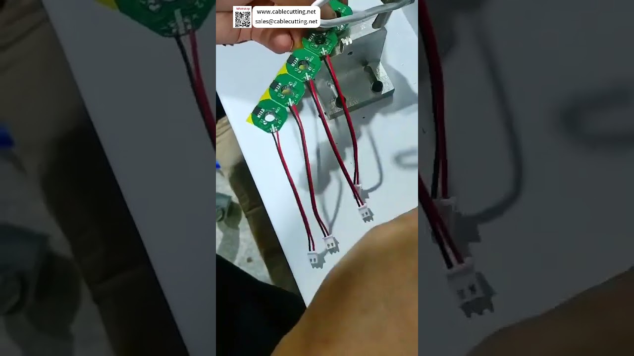 Máquina de soldar cable de ventilador pequeño a PCB: 800 unidades/hora, alto rendimiento y calidad