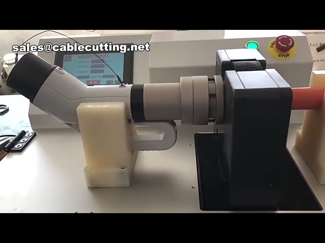 Máquina Automática de Apriete de Tuercas para Energía Renovable | Atornilladora de Conectores de Precisión