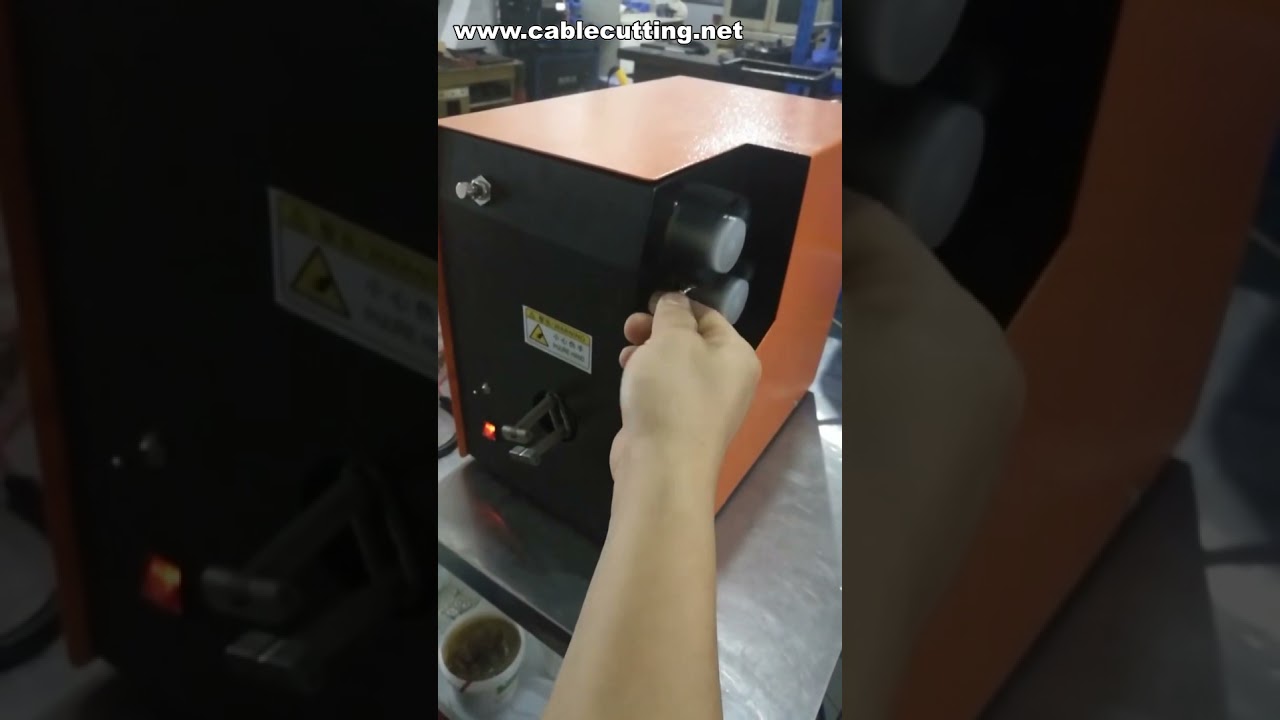 Máquina Automática de Cepillado e Inversión para Cables Blindados y Trenzados - Procesamiento Eficiente