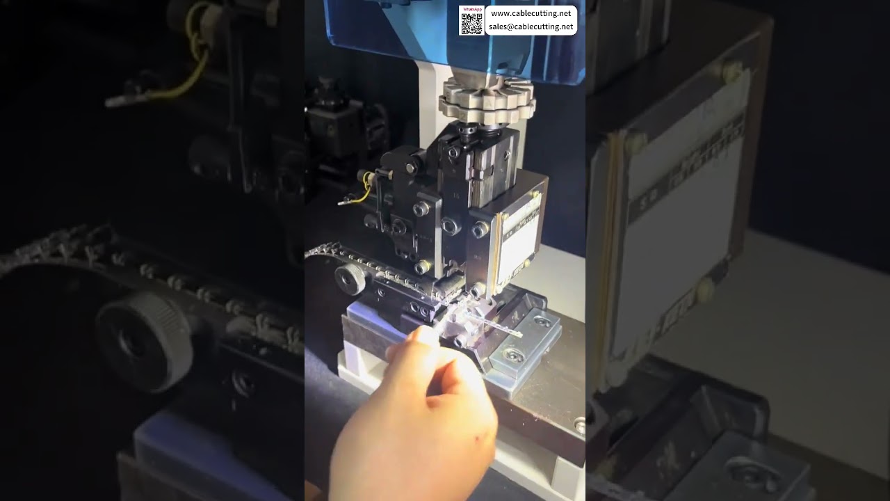 Proceso de configuración de herramientas de producción y ajustes de exportación de la máquina crimpadora de terminales semiautomática