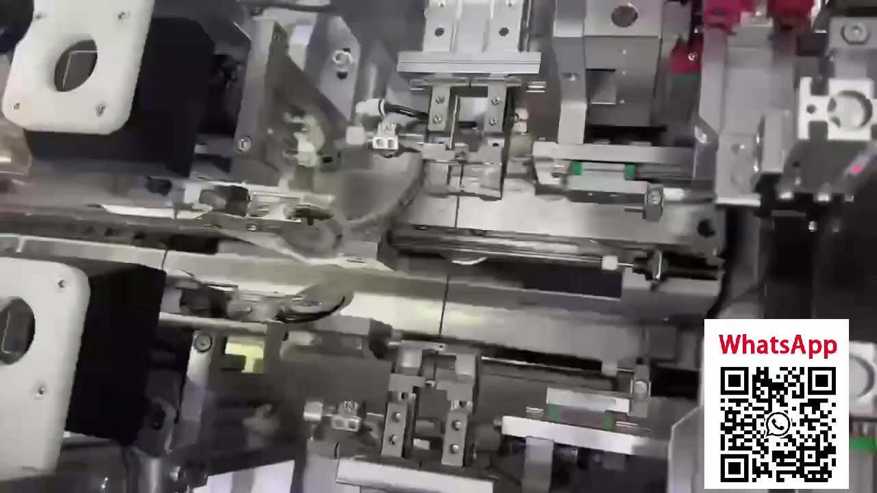 Máquina dual de crimpado e inserción para arneses de electrónica de consumo