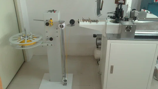 Máquina Automática de Alimentación de Cables para Procesos WPM-9040 Thumb